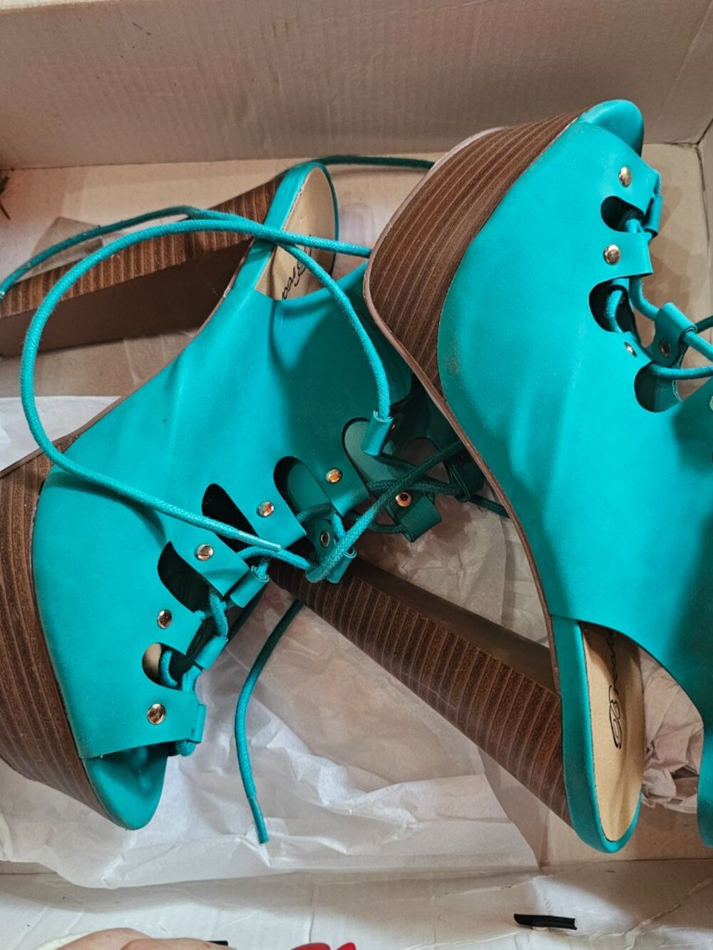 Turquoise heels - Picture 5 of 5